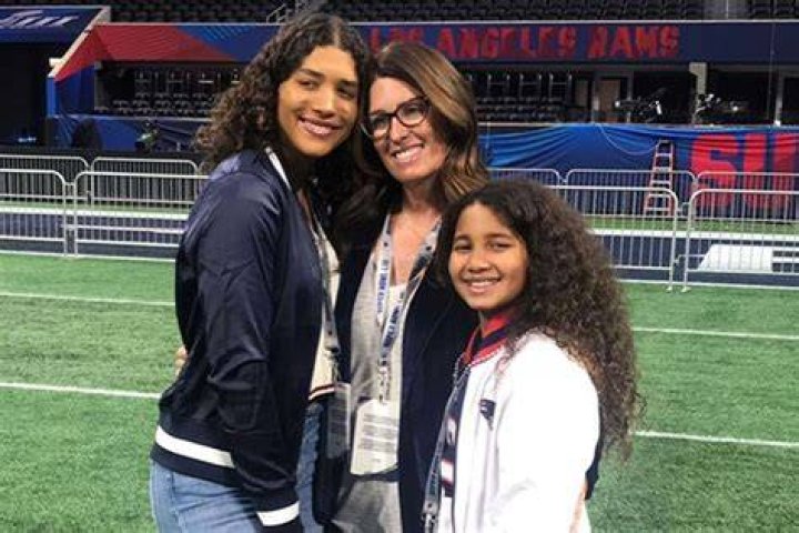 Maya Brady Parents