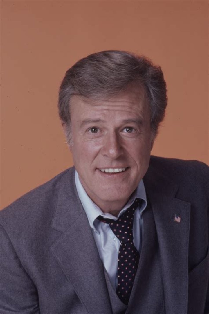 Robert Culp Height - CelebsHeight.org
